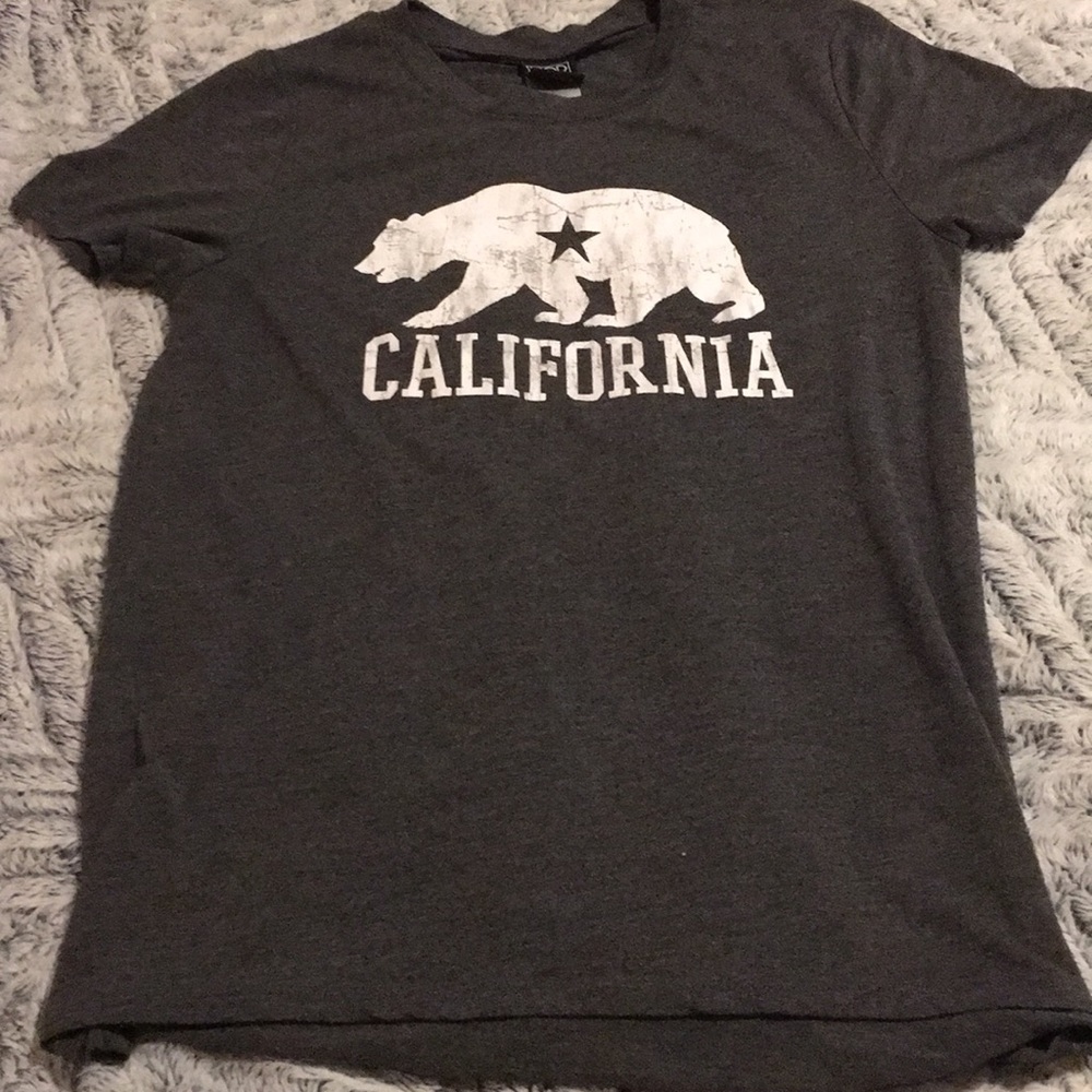 Grey tee shirt
